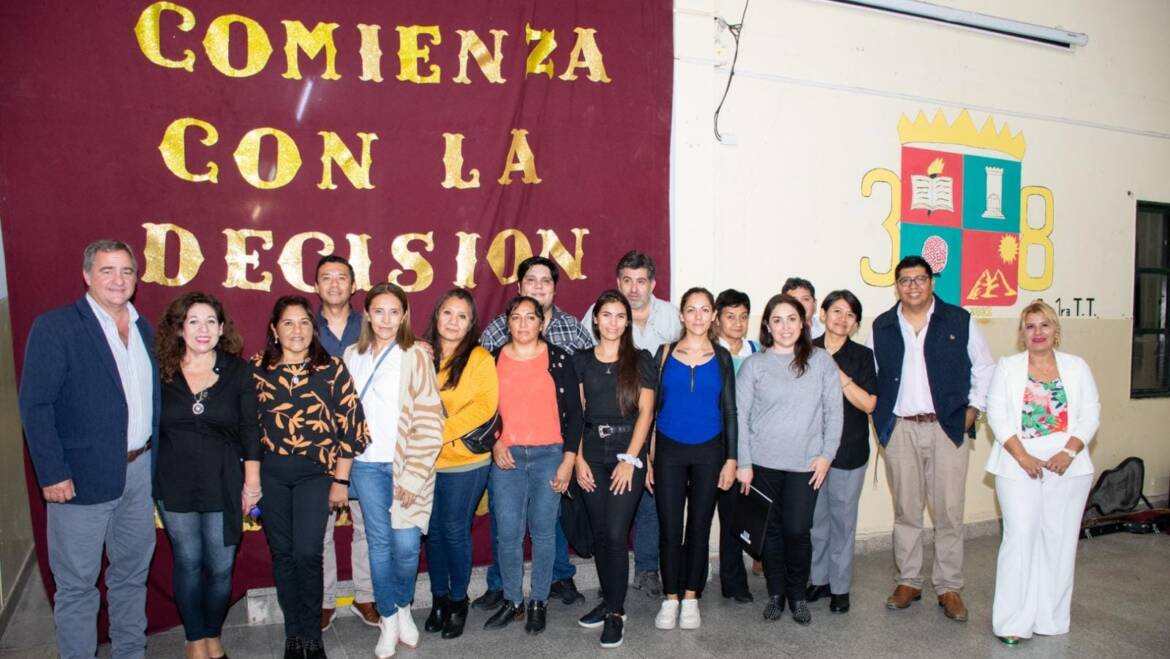 MÁS JÓVENES Y ADULTOS PODRÁN TERMINAR LA SECUNDARIA EN SAN LORENZO