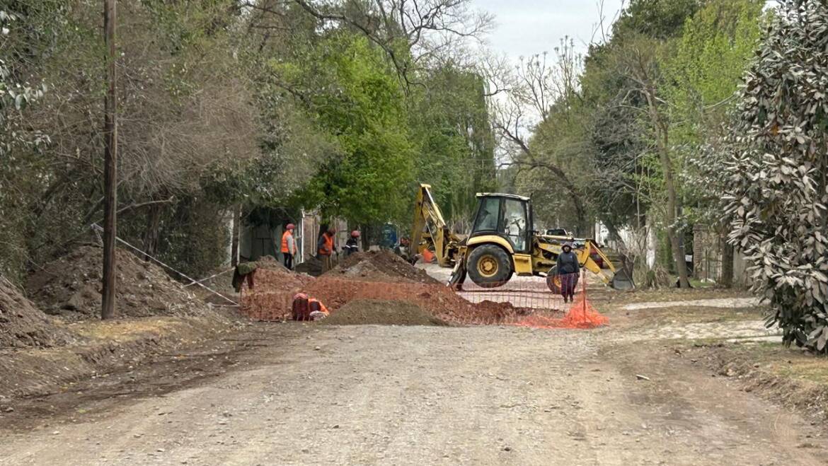 INICIAN LAS OBRAS DE PAVIMENTACIÓN EN LA CALLE RAFAEL OBLIGADO PARA MEJORAR EL TRÁNSITO EN VILLA SAN LORENZO