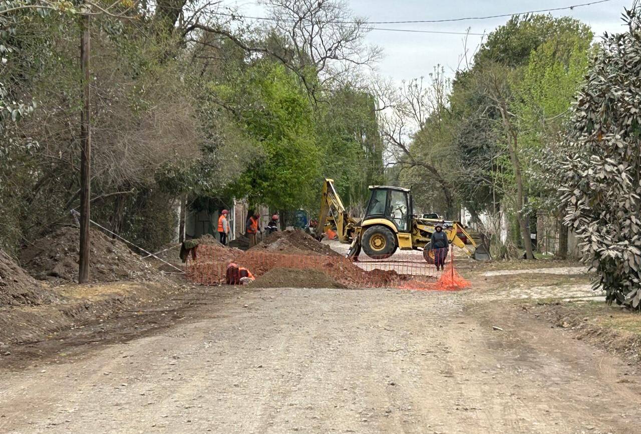 INICIAN LAS OBRAS DE PAVIMENTACIÓN EN LA CALLE RAFAEL OBLIGADO PARA MEJORAR EL TRÁNSITO EN VILLA SAN LORENZO