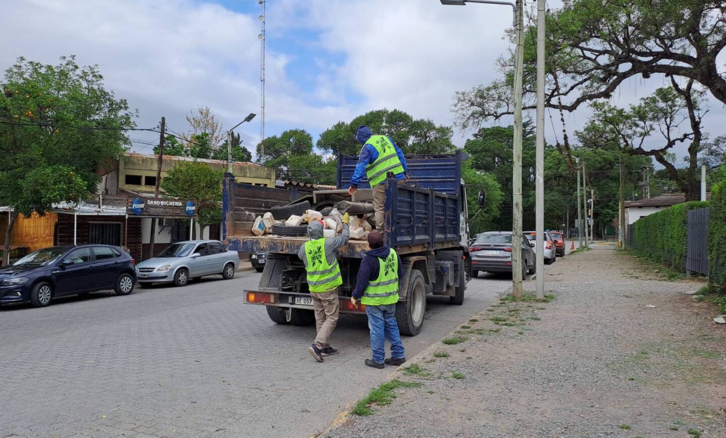 FINALIZARON LAS JORNADAS DE DESCACHARRADO EN SAN LORENZO: MÁS DE 50 T0NELADAS DE CHATARRA Y 3 TONELADAS DE CUBIERTAS RECOLECTADAS