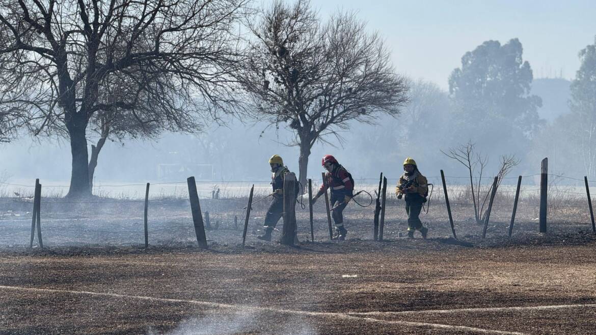 San Lorenzo: amplio operativo para controlar incendios de pastizales