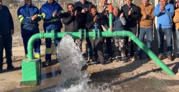 El intendente de San Lorenzo y el presidente de Aguas del Norte inauguraron un nuevo pozo en Atocha