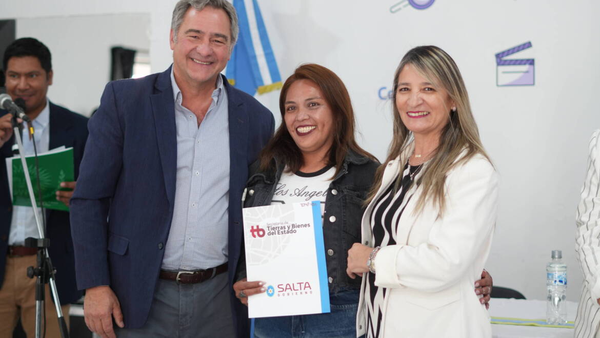 Más de 120 familias de San Lorenzo reciberon las escrituras de sus terrenos