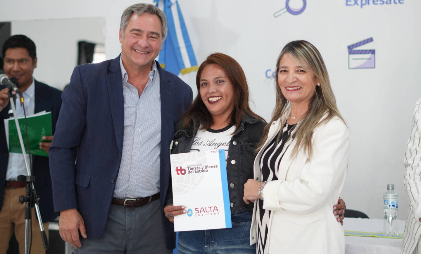 Más de 120 familias de San Lorenzo reciberon las escrituras de sus terrenos