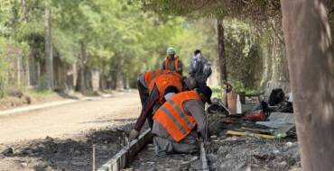 Comenzaron las obras de adoquinado en calle Belisario Roldán de Villa San Lorenzo