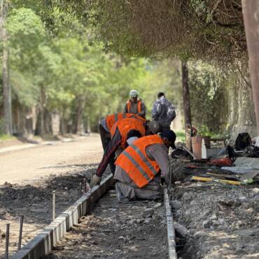 Comenzaron las obras de adoquinado en calle Belisario Roldán de Villa San Lorenzo