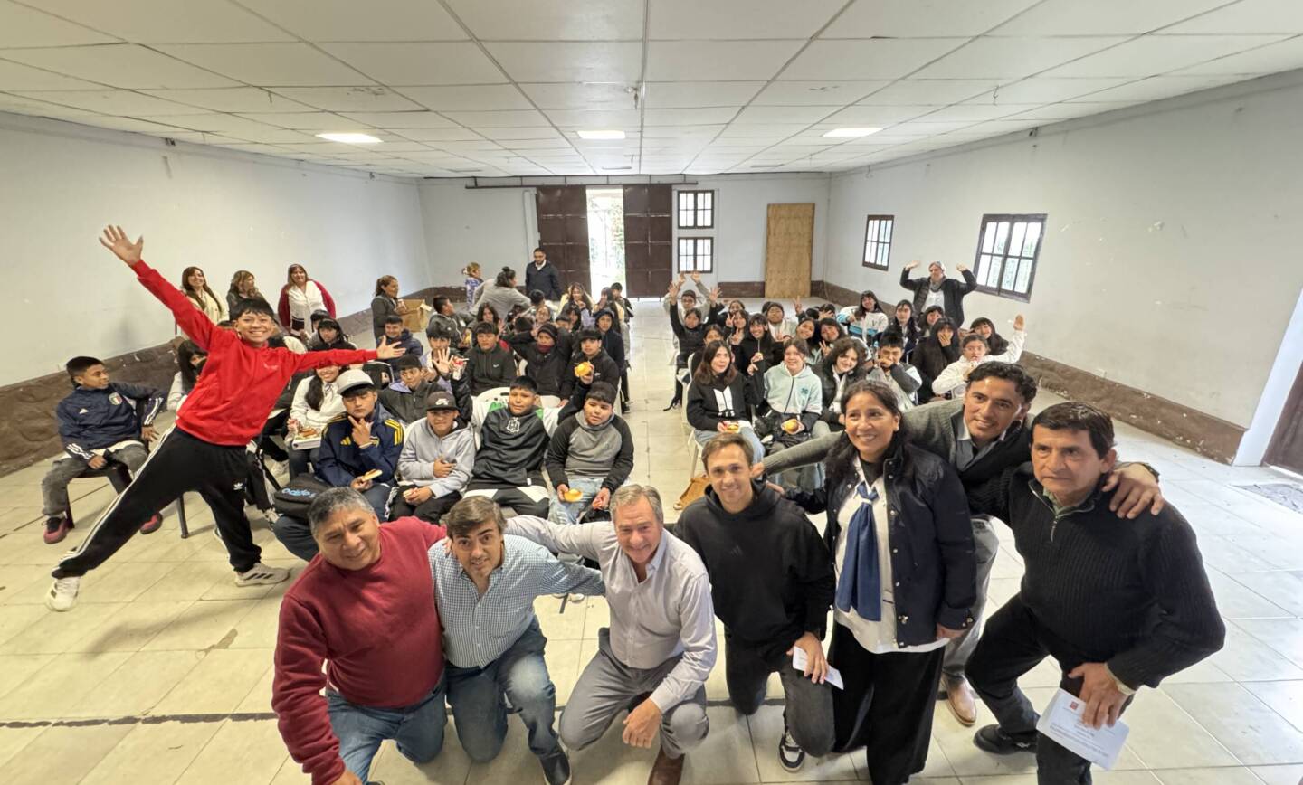 Alumnos de la escuela J. M. Estrada conocieron la Municipalidad de San Lorenzo y fueron recibidos por el intendente