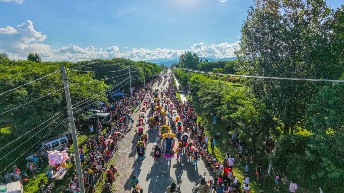 Atocha desbordó de alegría con los tradicionales Corsos de la Familia