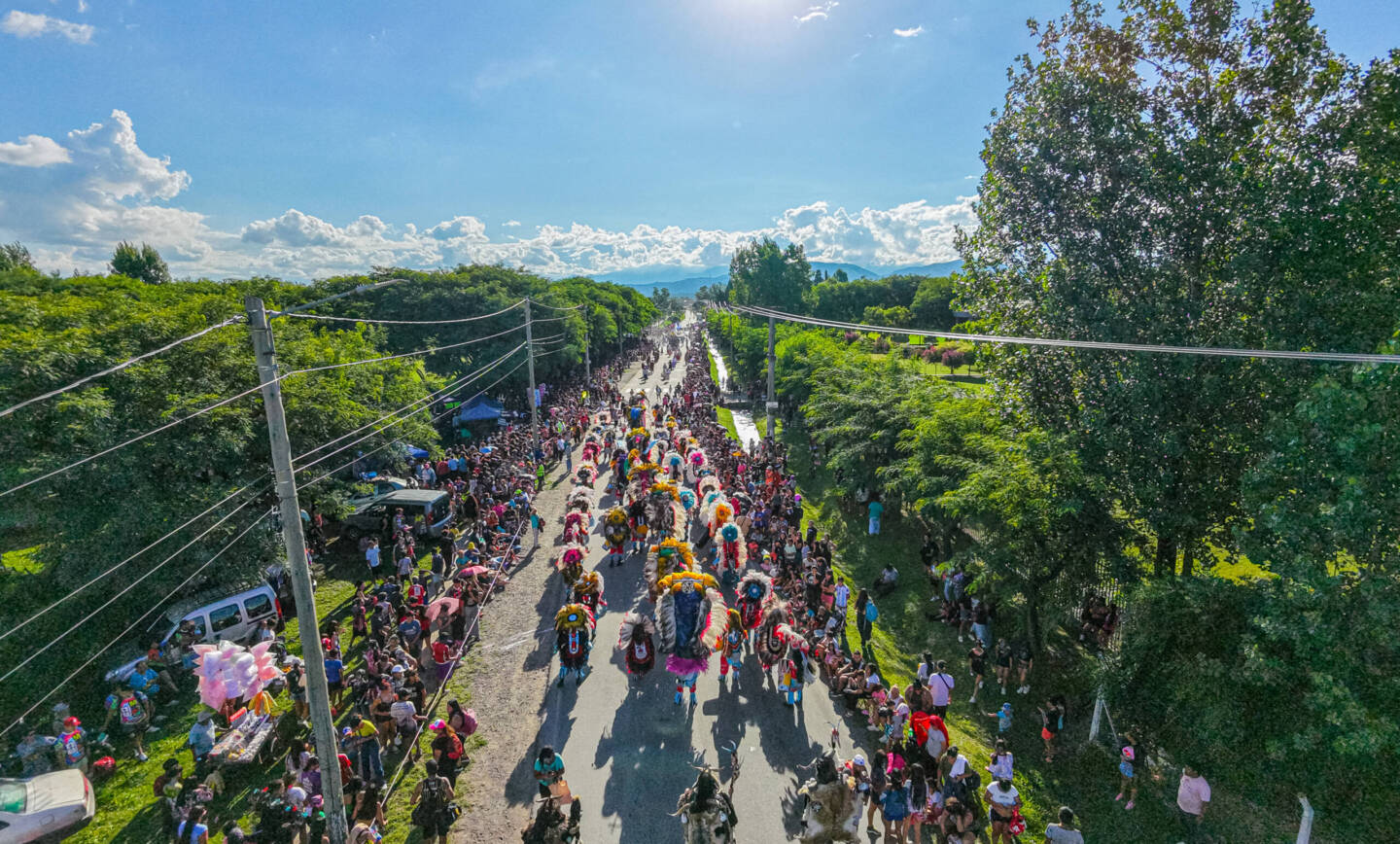 Atocha desbordó de alegría con los tradicionales Corsos de la Familia
