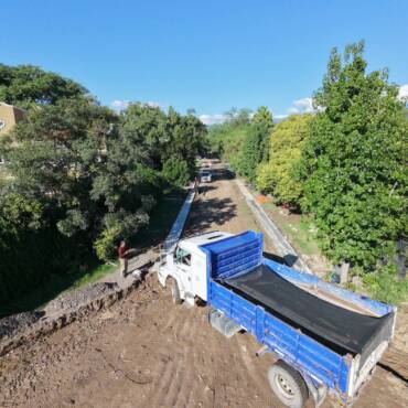 Iniciaron los trabajos de pavimentación y de red de cloaca en el acceso a La Costanera