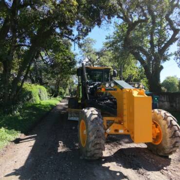 La Municipalidad de San Lorenzo avanza en el arreglo y recuperación de calles con la nueva motoniveladora adquirida