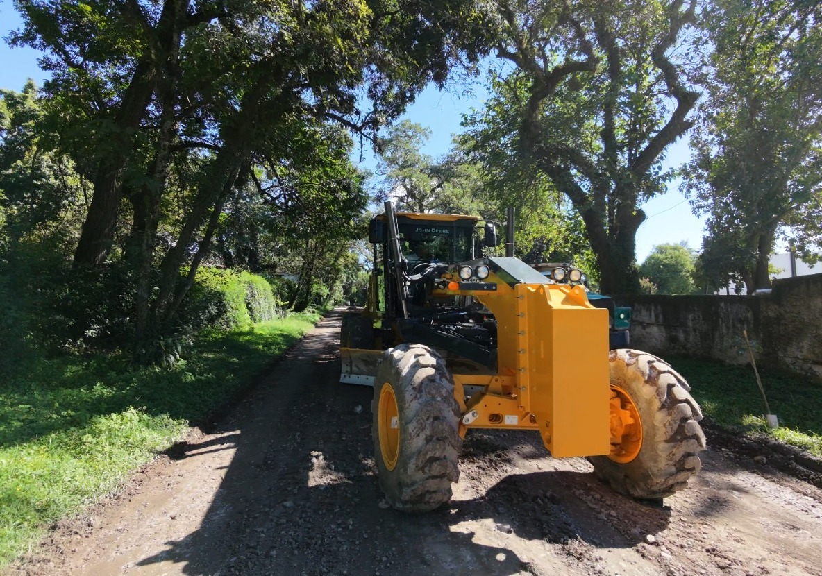 La Municipalidad de San Lorenzo avanza en el arreglo y recuperación de calles con la nueva motoniveladora adquirida