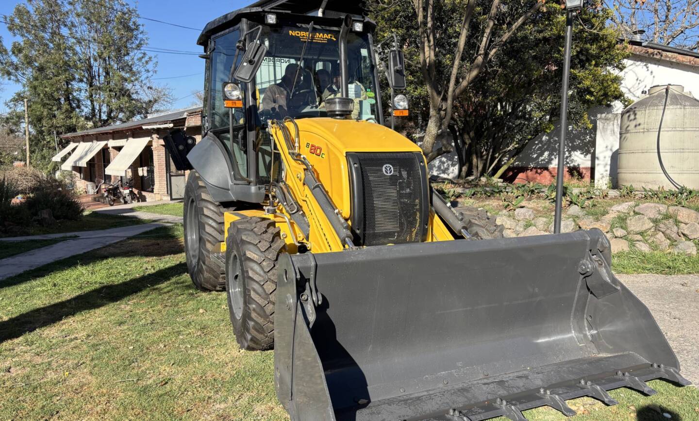 La Municipalidad de San Lorenzo incorporó una nueva retroexcavadora con recursos propios