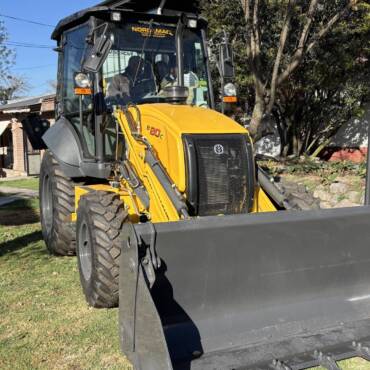 La Municipalidad de San Lorenzo incorporó una nueva retroexcavadora con recursos propios